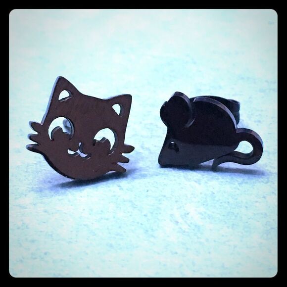 (Q3) Cat & Mouse Earrings - Picture 1 of 4